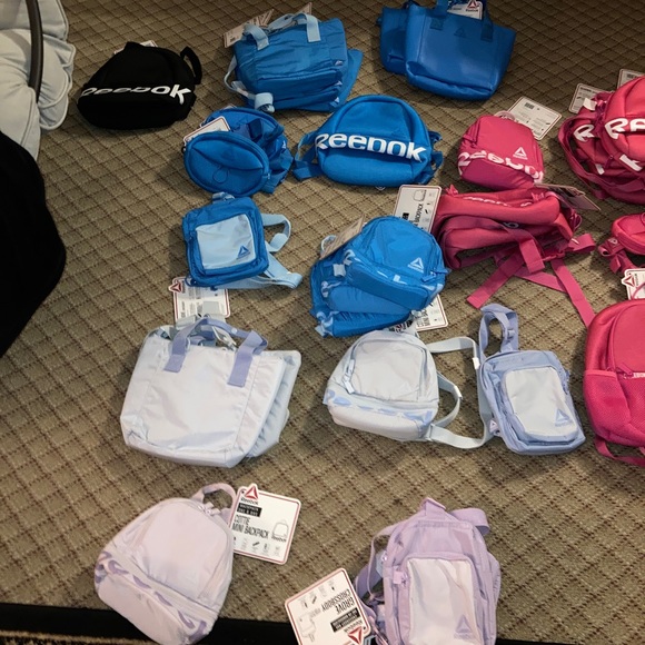 Assorted Reebok bags - Picture 2 of 5